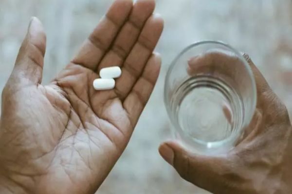 Exportul de antibiotice și antitermice orale, suspendat pentru 3 luni! Comisia Europeană a dat aviz favorabil solicitării României - Ce medicamente se află pe LISTĂ