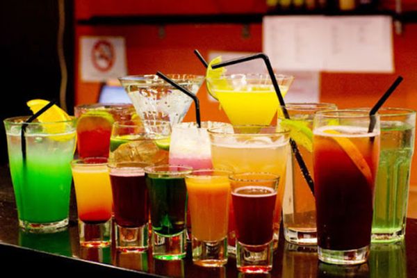 Șase băuturi care te deshidratează în fiecare zi 