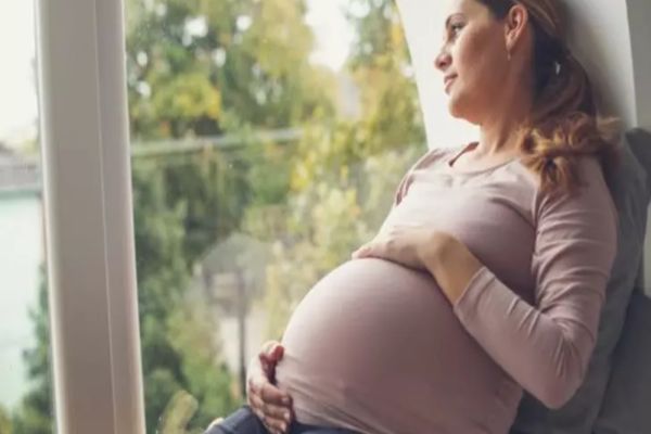 STUDIU: COVID-19 în sarcină afectează creșterea copilului în primul an de viață