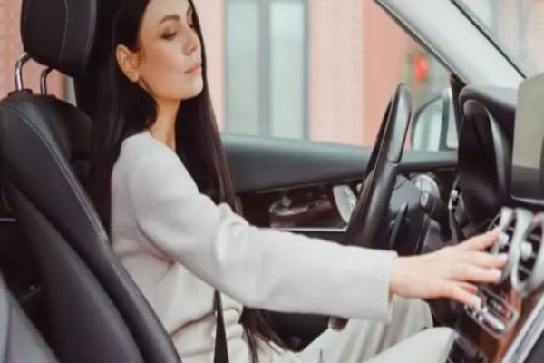 Greșeala pe care o fac toți șoferii când pornesc aerul condiționat în mașină