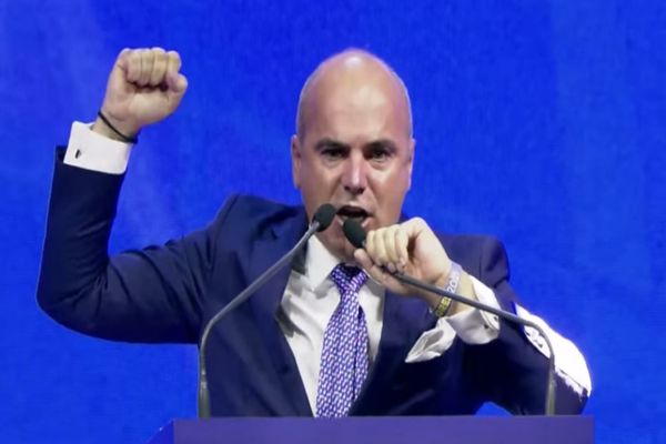 Rareș Bogdan nu este de acord cu „revoluția fiscală” a lui Ciolacu: „Dacă vreți să-i trimiteți în Bangladesh pe IT-iști, atunci scoateți facilitățile”