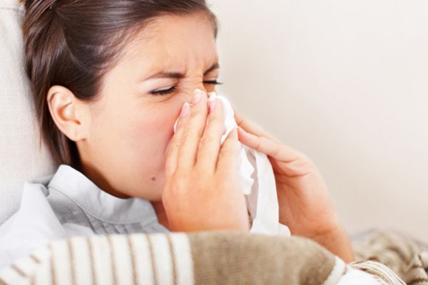 Cum să scapi de răceală în 24 de ore. Farmacist: "Vitamina C nu e de mare ajutor!"