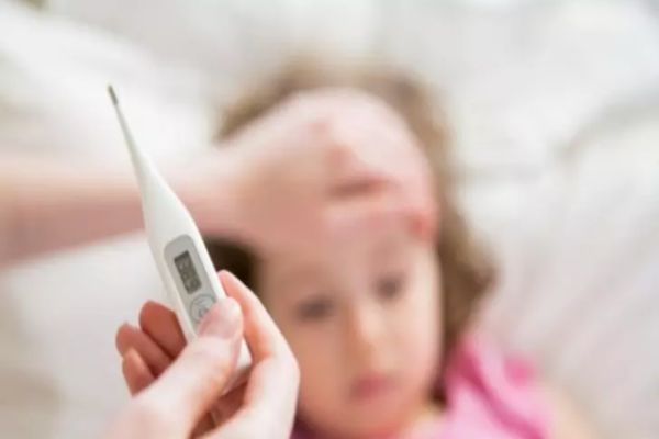 Gripa face ravagii în această perioadă, în rândul copiilor - Sute de cazuri înregistrate la un singur spital din Capitală