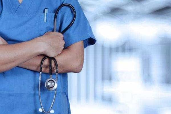 CNAS EXPLICĂ NOILE MĂSURI APLICATE DE LA 1 AUGUST: CINE RĂMÂNE ASIGURAT FĂRĂ SĂ PLĂTEASCĂ CONTRIBUȚIE, CINE VA PLĂTI CASS ȘI CE SE SCHIMBĂ LA CONCEDIILE MEDICALE 