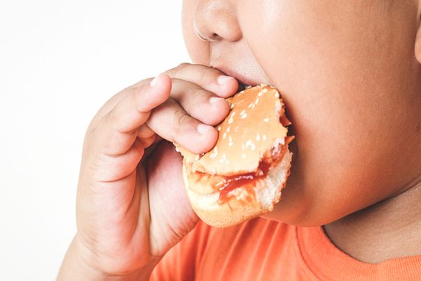 OBEZITATEA AFECTEAZĂ UNUL DIN TREI COPII, ÎN ROMÂNIA