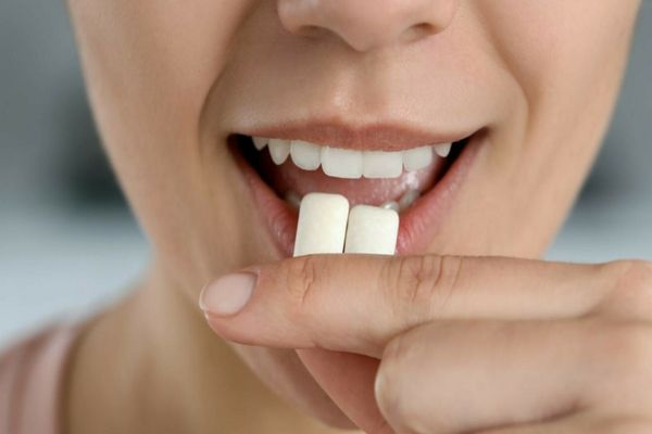 INGREDIENTUL DIN GUMA DE MESTECAT CARE AR PUTEA DECLANȘA PUBERTATEA TIMPURIE