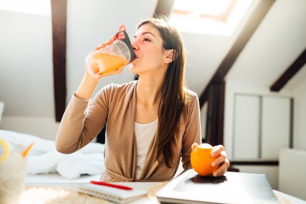 Obiceiuri zilnice care îți slăbesc imunitatea. La ce ar trebui să renunți