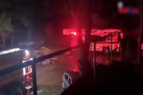 Incendiu la Spitalul Municipal din Caransebeș: zeci de pacienți, evacuați în ploaie