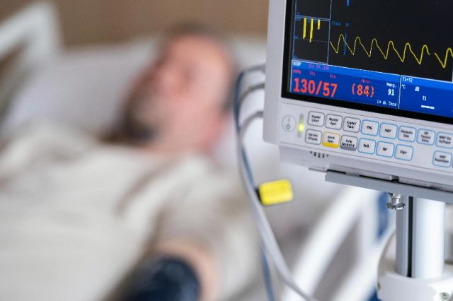 Cum să faci diferența între un atac de panică și un infarct