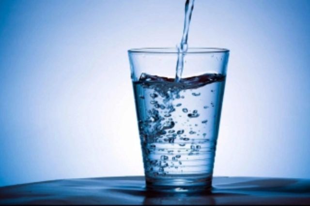 Ce se întâmplă în corp dacă bei prea puțină apă